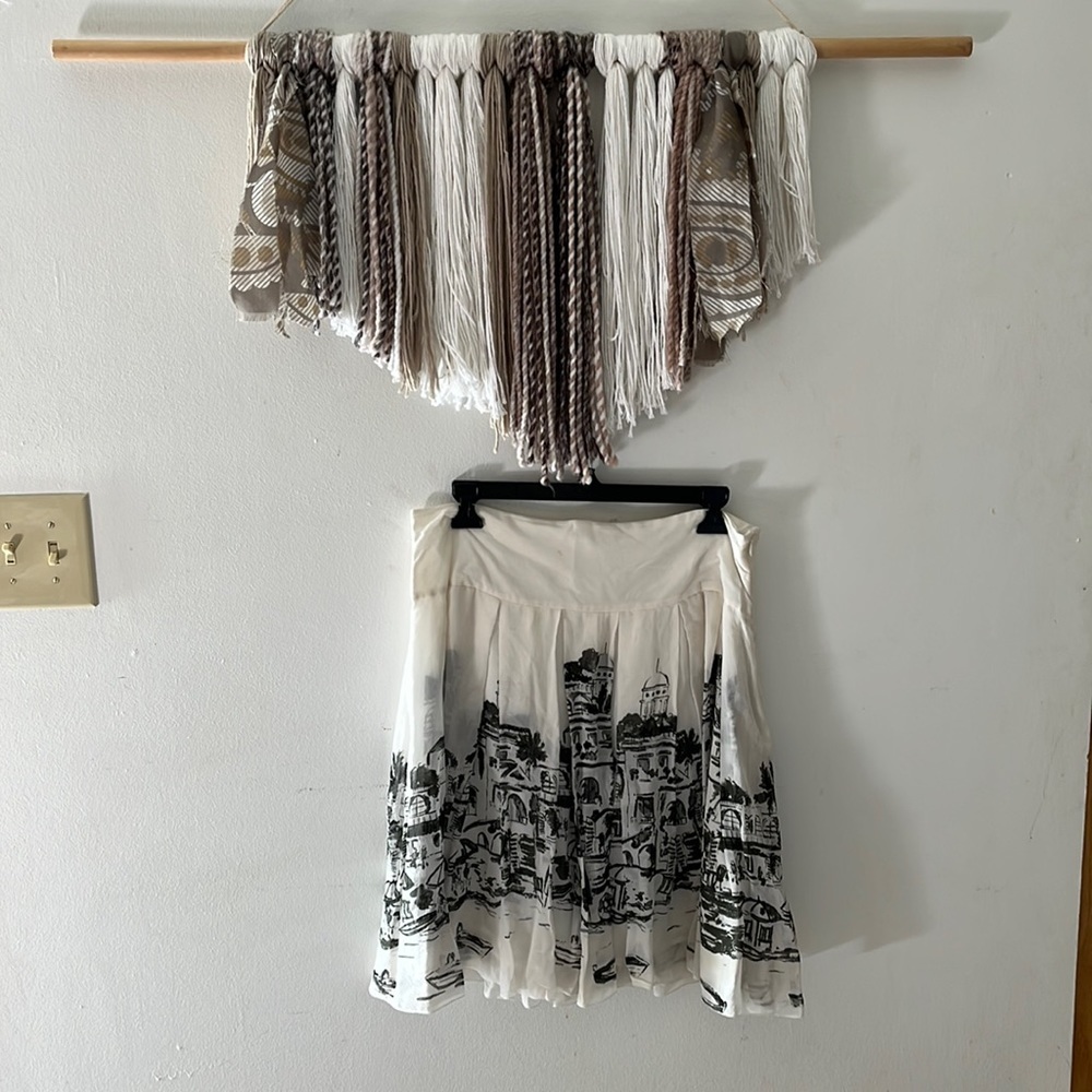 White House Black Market European City Full Skirt Size 10